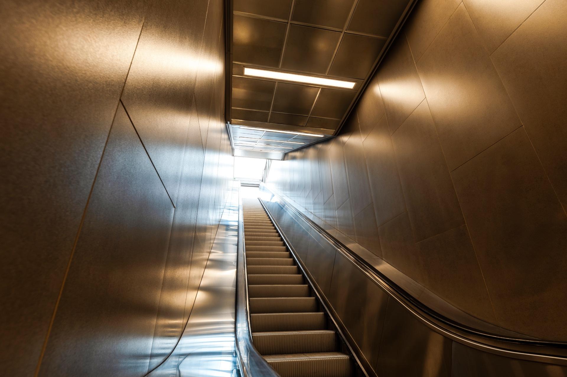 Stazione Coni Zugna, Metro M4 Milano, Italia 