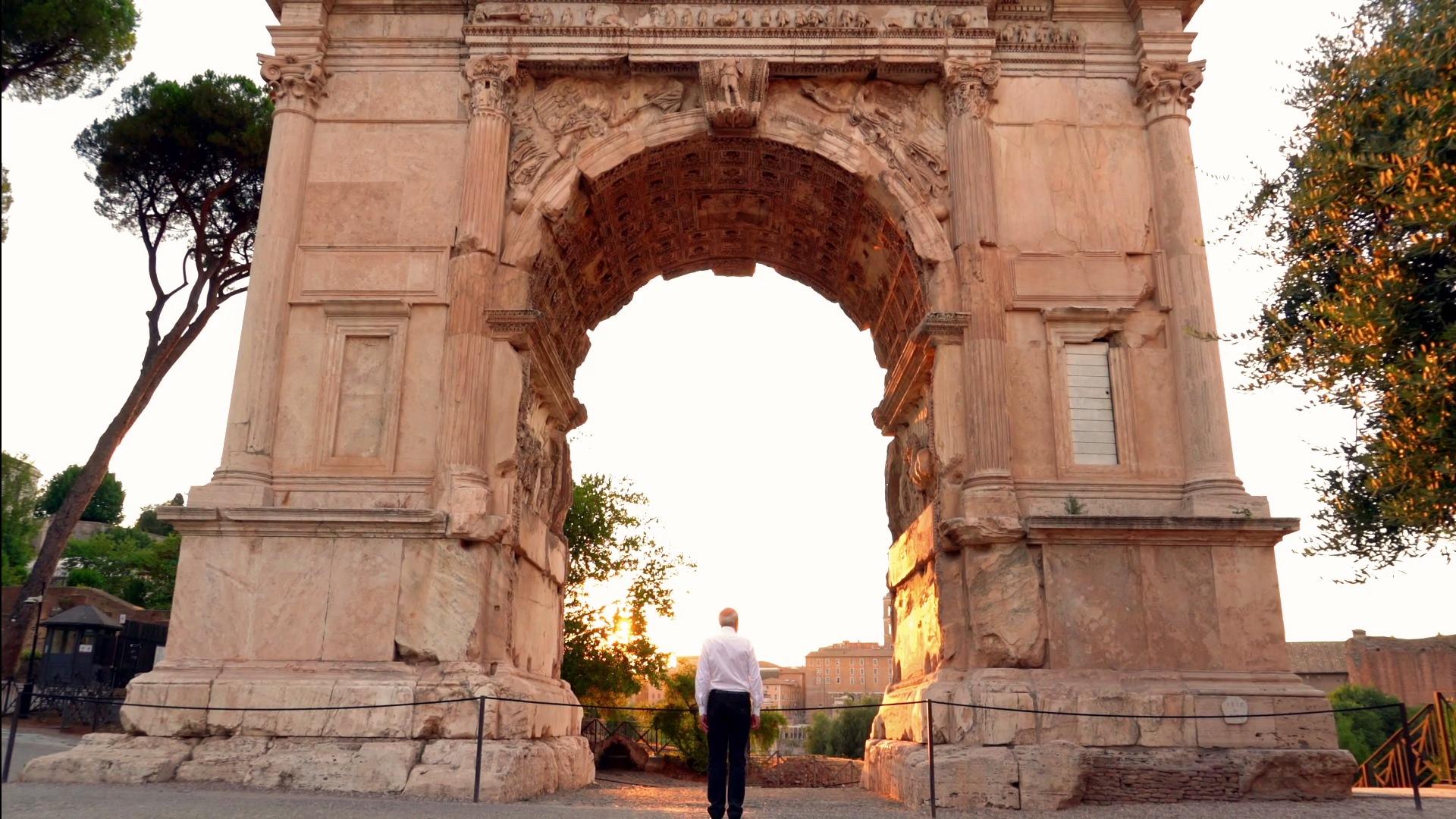 Duemila metri, duemila passi, una vita. Un viaggio di Claudio Strinati nei cantieri della Metro C