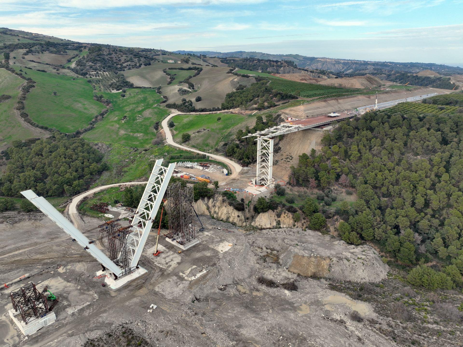 Viadotto Avena, Terzo Megalotto Strada Statale Jonica (SS 106), Calabria, Italia