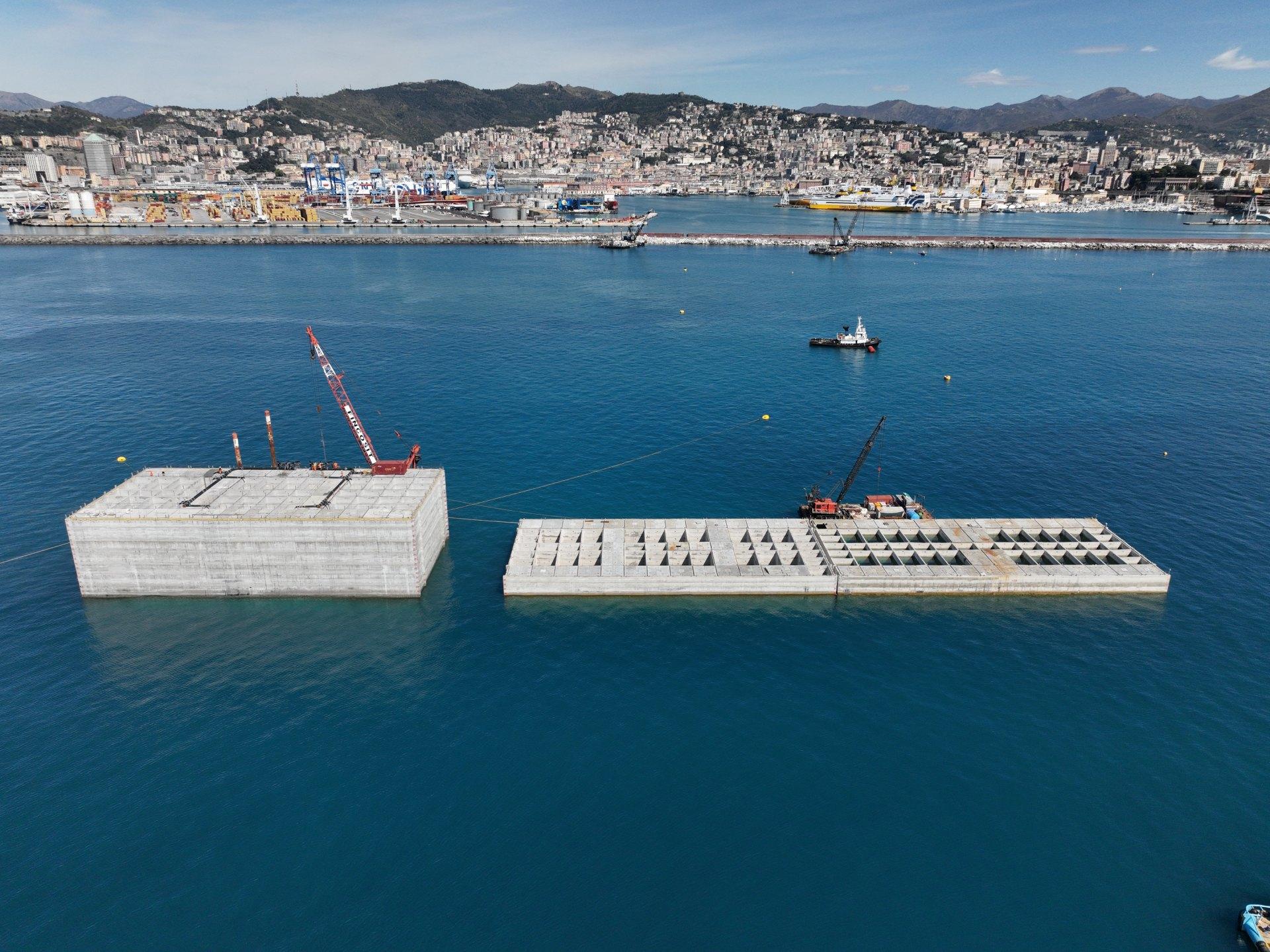 Diga Foranea di Genova, posa cassone 17, Italia | Webuild